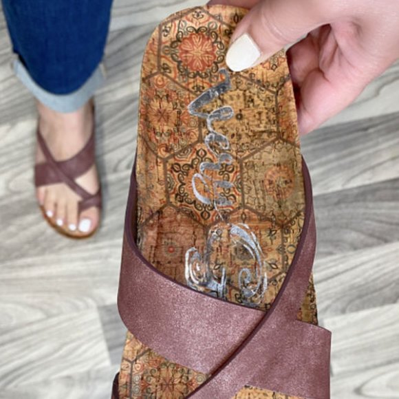 New Gypsy Jazz Toe Strap Sandals - Better Be Me, Wine With Soft Metallic Shimmer - Picture 7 of 7